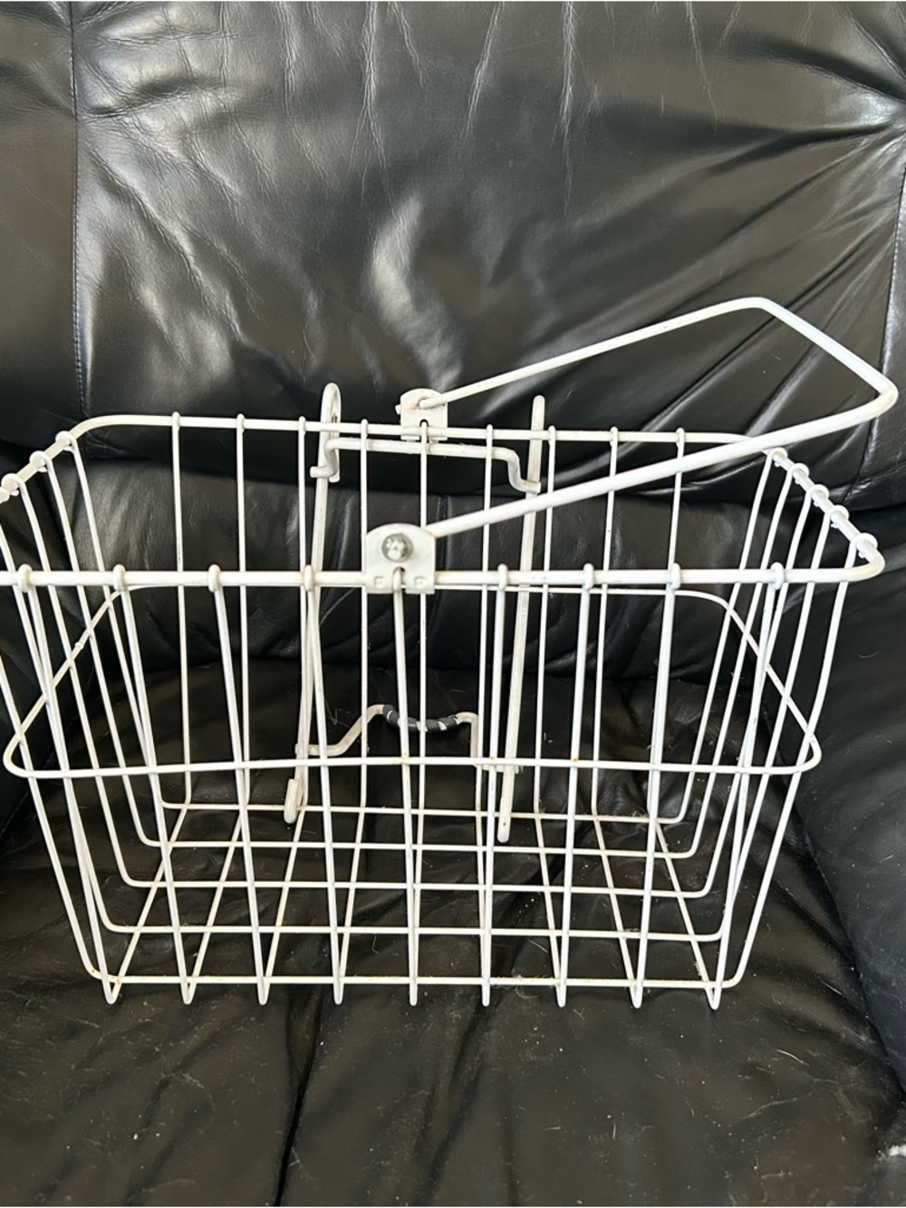 WHITE WIRE BICYCLE BASKET ATTACHABLE